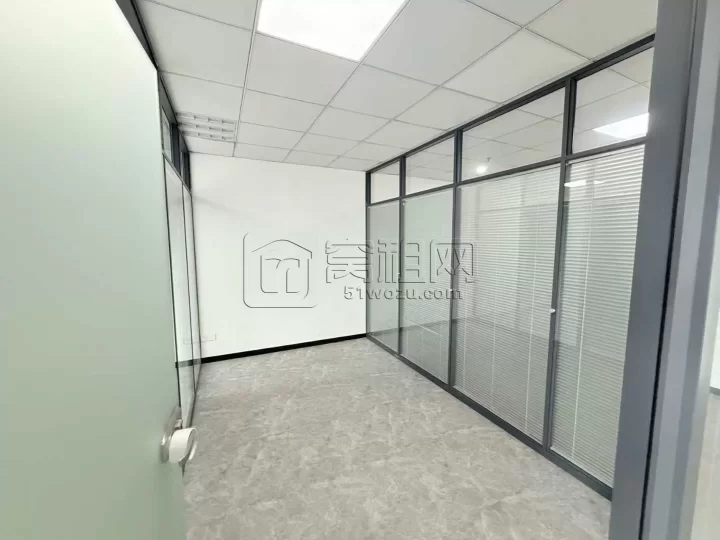宁波高新区波波城附近联安明新大厦出租205 平单价1.5 元含税，东北边套电梯口