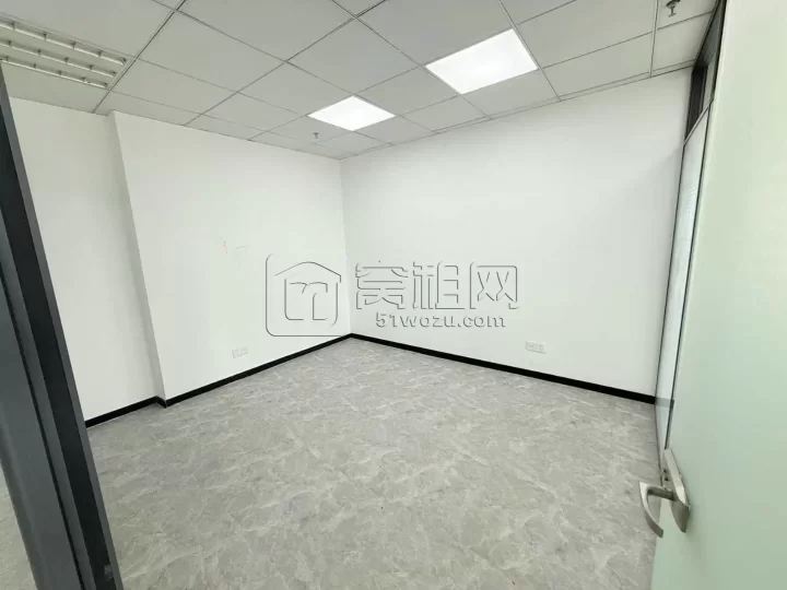宁波高新区波波城附近联安明新大厦出租205 平单价1.5 元含税，东北边套电梯口