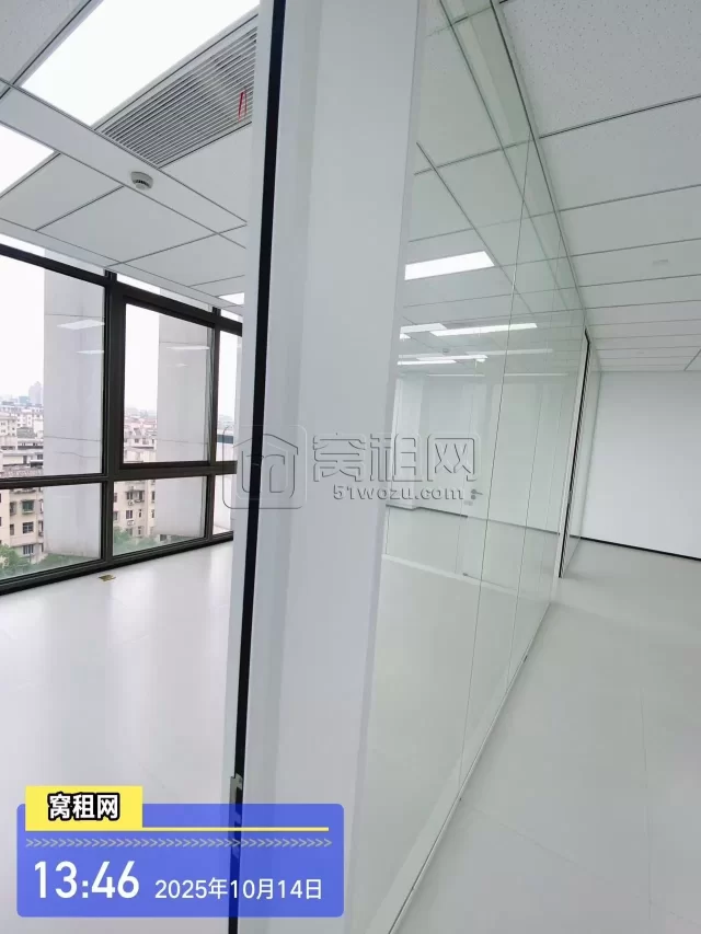 翠柏路地铁口BOBO大厦147平米精装修办公室出租东南朝向