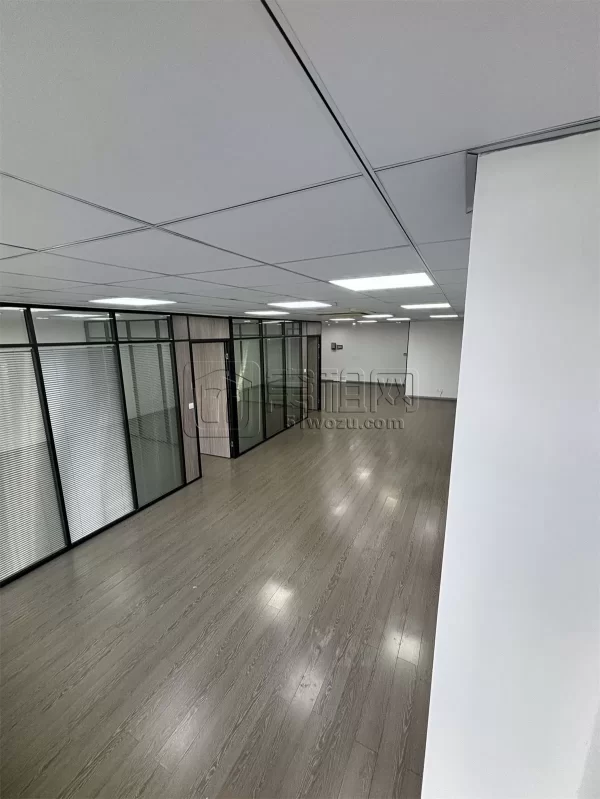 南部商务区豪如大厦办公室出租面积220平 2隔间 价格1.5元