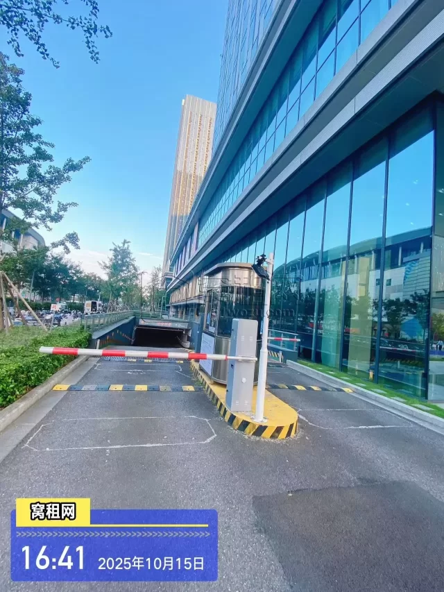 东部新城宁兴国贸中心停车费多少？