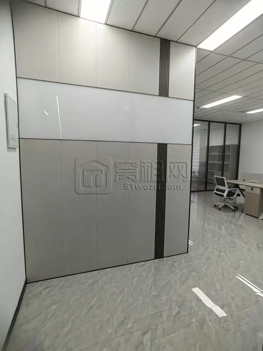 高新区高端楼盘外经合作大厦，面积126平带家具出租