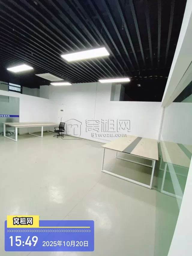 宁波百度云智基地出租  面积92平  户型方正，超高得房率  配家具，费用包含物业费，水电费