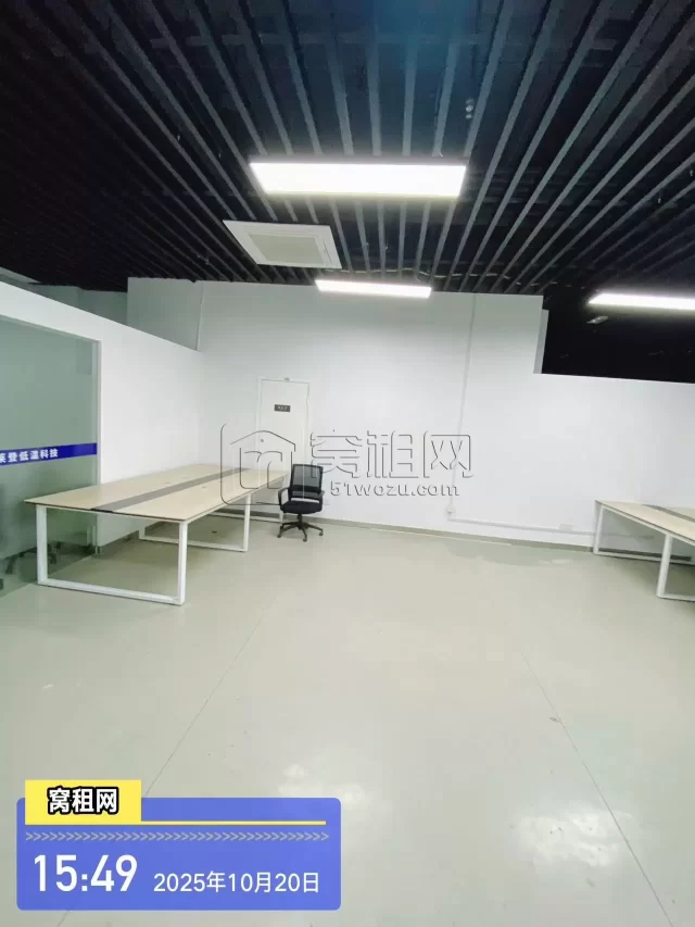 宁波百度云智基地出租  面积92平  户型方正，超高得房率  配家具，费用包含物业费，水电费