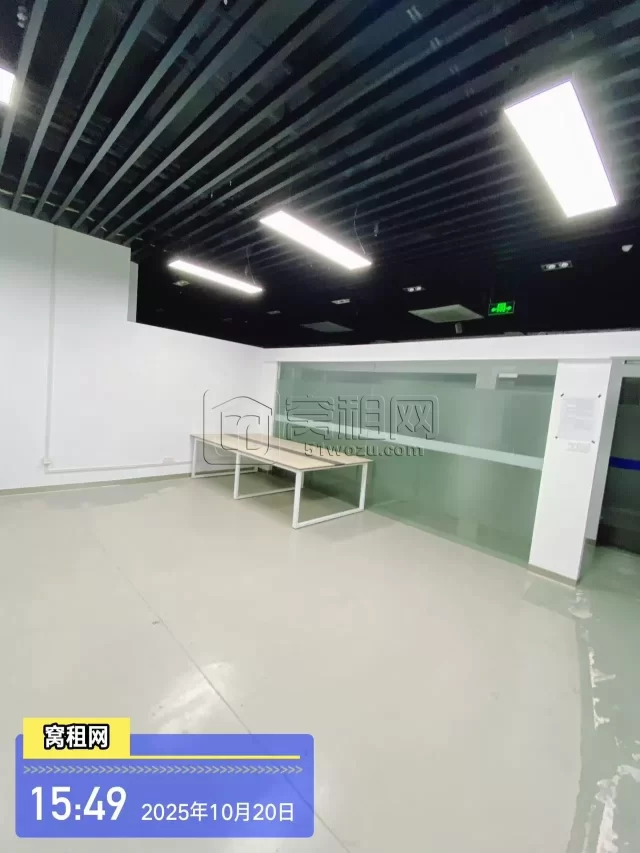 宁波百度云智基地出租  面积92平  户型方正，超高得房率  配家具，费用包含物业费，水电费