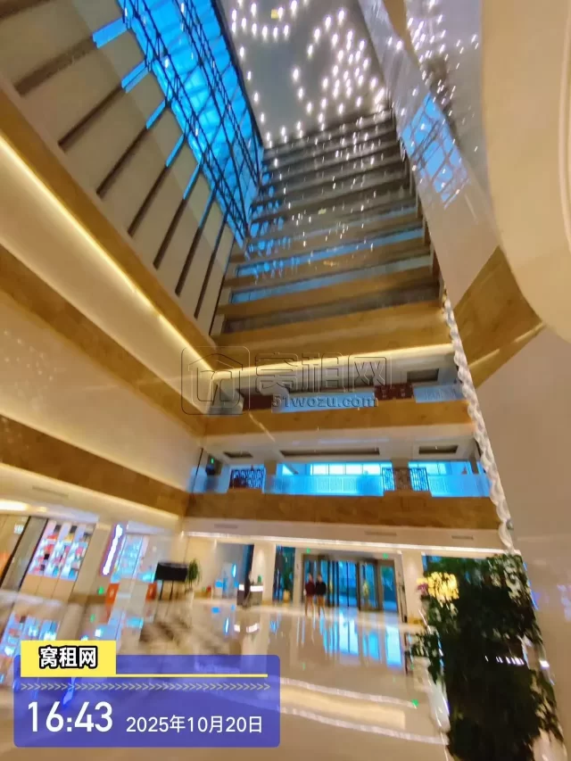 东部南苑环球酒店商务楼停车包月收费多少？