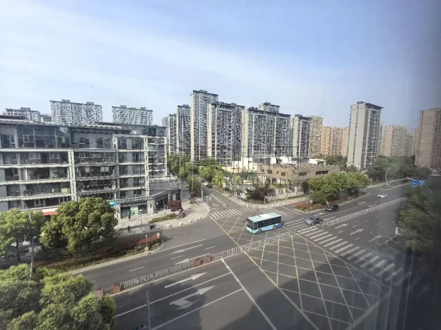 东部新城丰盛里487.88平，单层独户，210+130平超大双露台花园适合会所、展厅、私宴、网红业态等