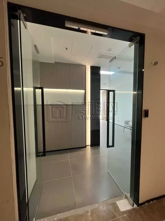 宁波宏泰广场对面嘉恒广场B座80m² 办公室出租单价：2.1元/m²/天
