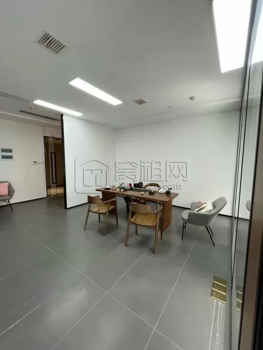 宁波宏泰广场对面嘉恒广场B座80m² 办公室出租单价：2.1元/m²/天