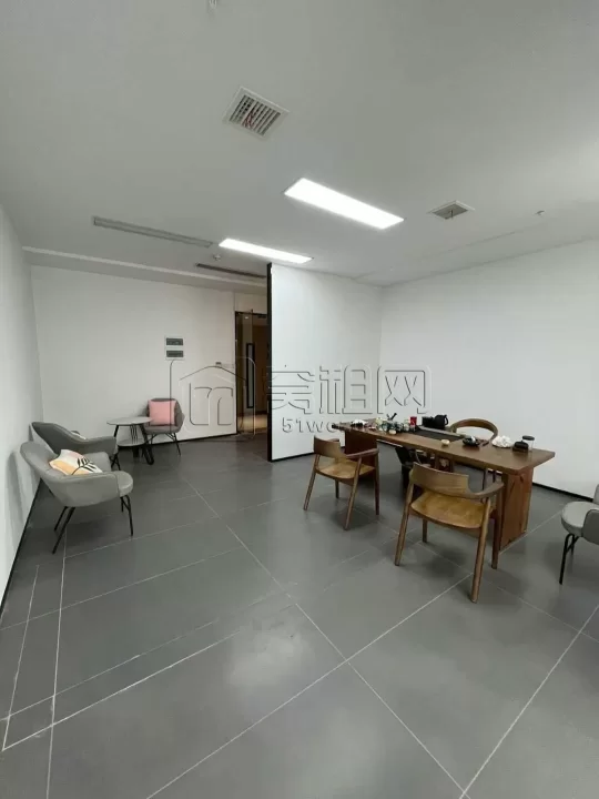 宁波宏泰广场对面嘉恒广场B座80m² 办公室出租单价：2.1元/m²/天