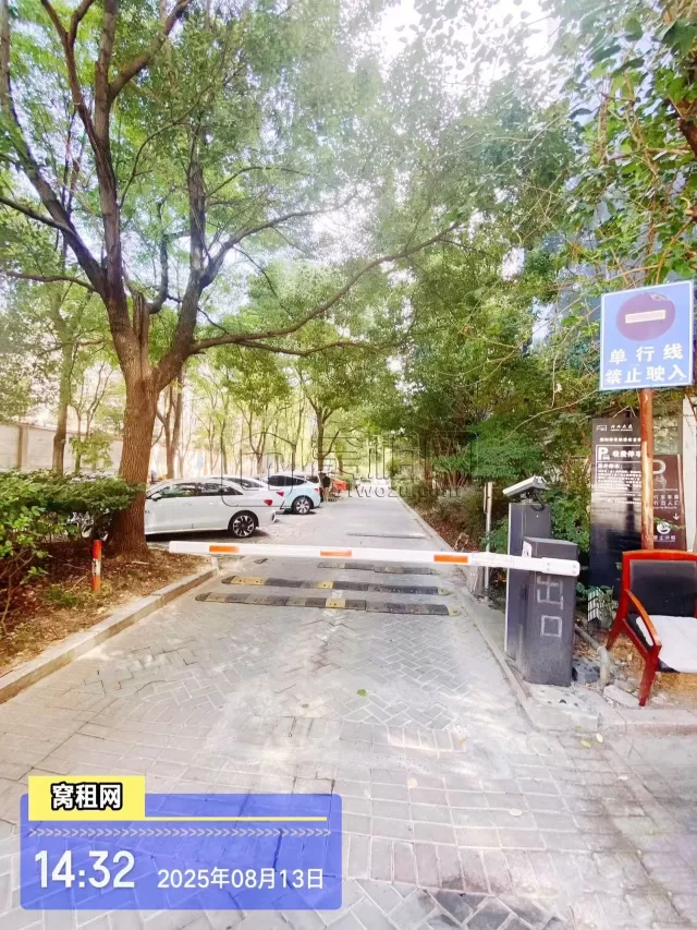 宁波百丈路兴业大厦停车收费