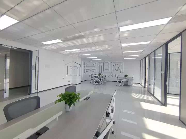 宁波智慧园出租  面积：235平  价格：10800元/月