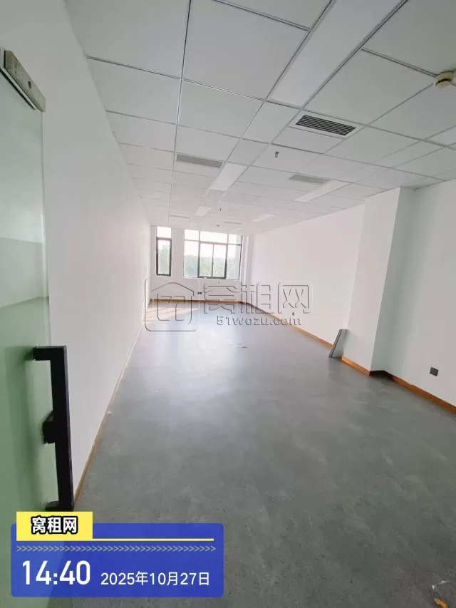 亿天大厦70平精装修带一隔间3500/月含税