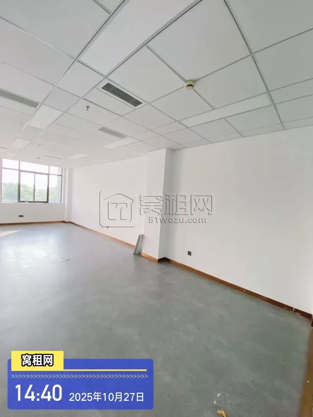 亿天大厦70平精装修带一隔间3500/月含税