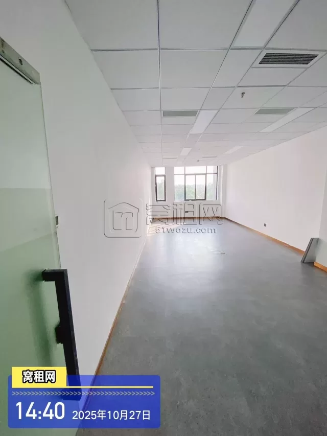 亿天大厦70平精装修带一隔间3500/月含税