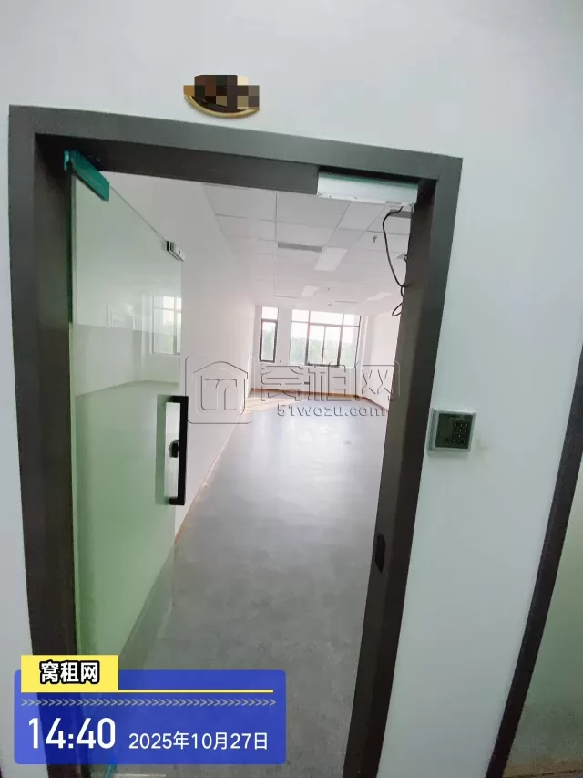 亿天大厦70平精装修带一隔间3500/月含税