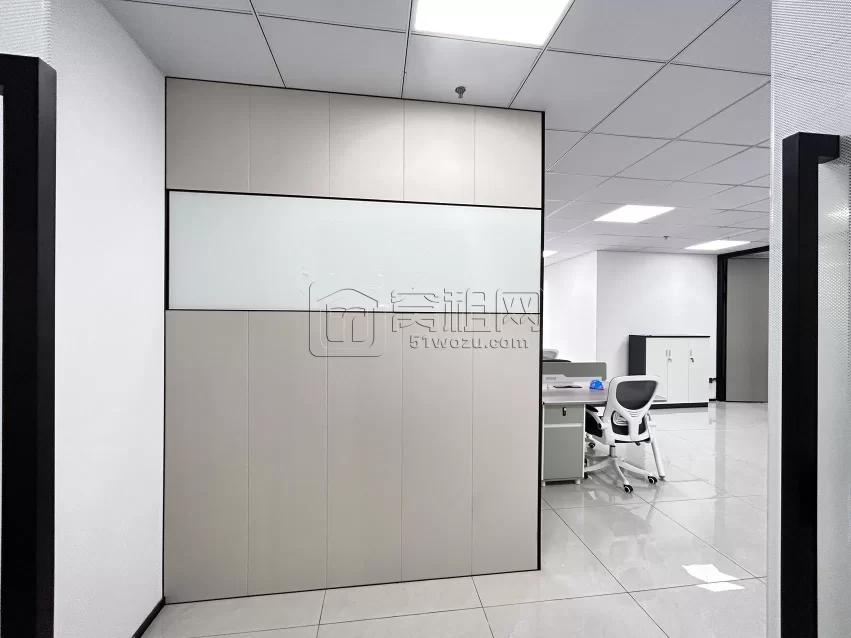 高新区迪信通2号楼面积：112平，西南朝向，价格：4950/月、