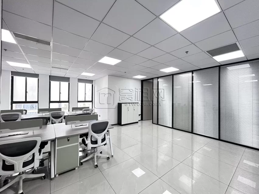 高新区迪信通2号楼面积：112平，西南朝向，价格：4950/月、