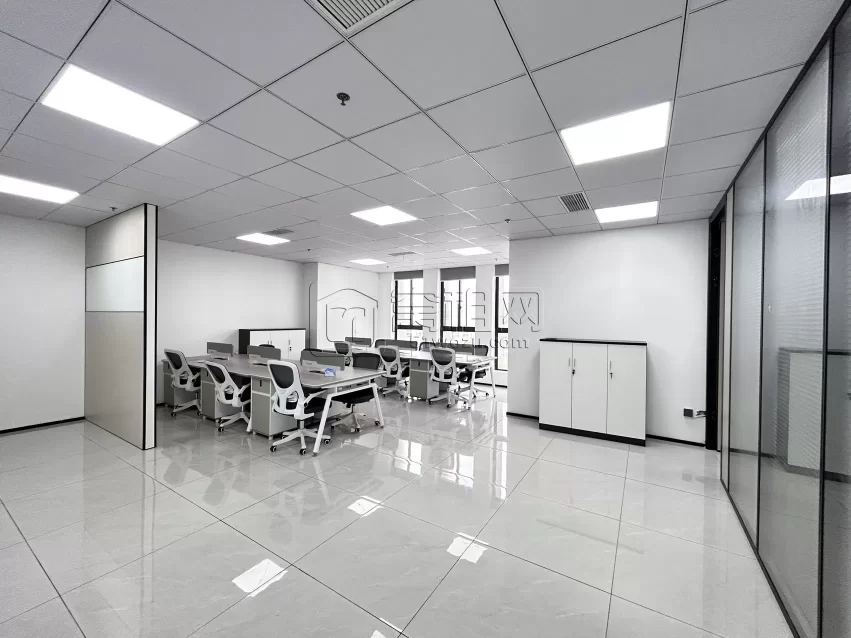 高新区迪信通2号楼面积：112平，西南朝向，价格：4950/月、