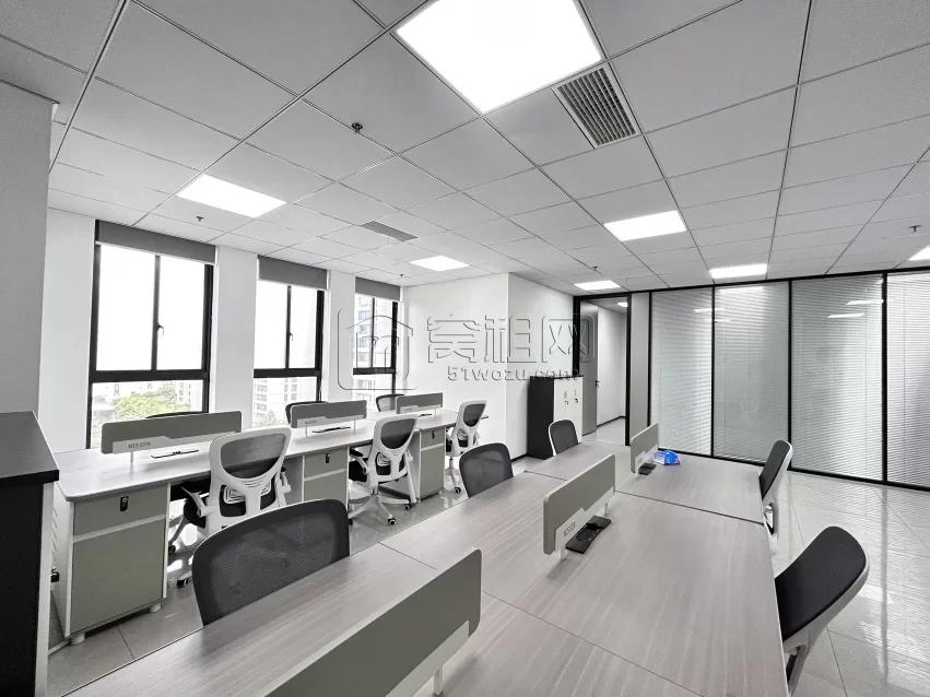 高新区迪信通2号楼面积：112平，西南朝向，价格：4950/月、