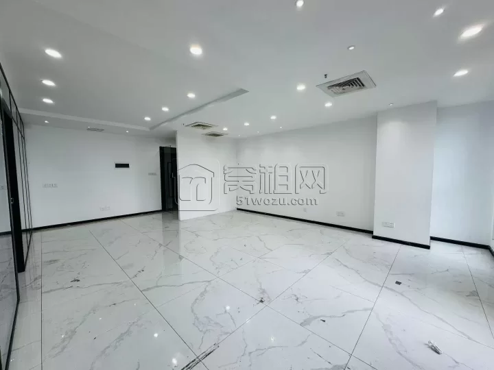 出租：高新区翡翠湾华伟大厦115平  2个隔间，单价1元/平/天