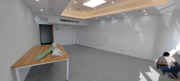 海曙区天一广场旋转餐厅楼下办公室出租75平米月租金3000元/月