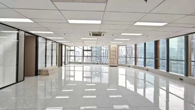 南部商务区豪如大厦隔壁地铁口国骅大厦约 275 m²里面3 隔间，朝西南办公室出租13000元/月带一个车位