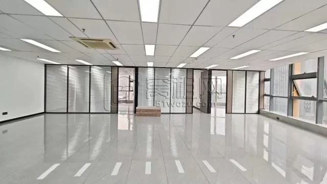 南部商务区豪如大厦隔壁地铁口国骅大厦约 275 m²里面3 隔间，朝西南办公室出租13000元/月带一个车位