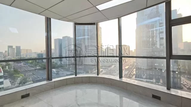 南部商务区豪如大厦隔壁地铁口国骅大厦约 275 m²里面3 隔间，朝西南办公室出租13000元/月带一个车位