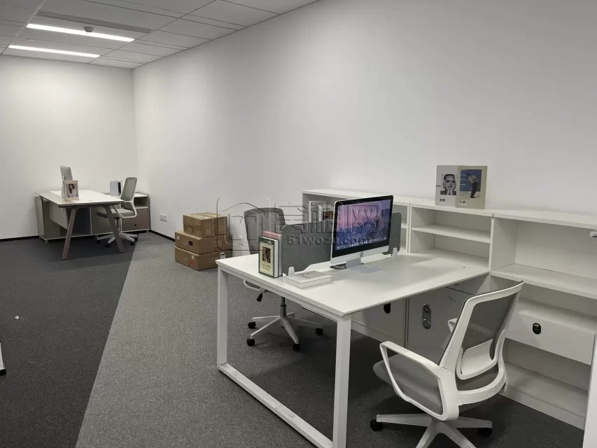 东部新城民安东路地铁口写字楼出租48平带家具特价2588