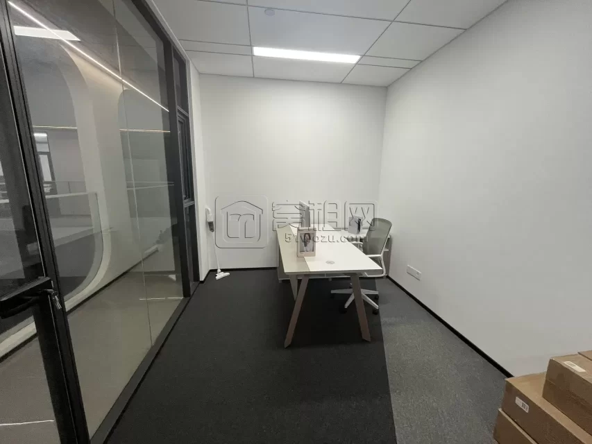 东部新城民安东路地铁口写字楼出租48平带家具特价2588