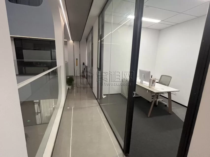 东部新城民安东路地铁口写字楼出租48平带家具特价2588