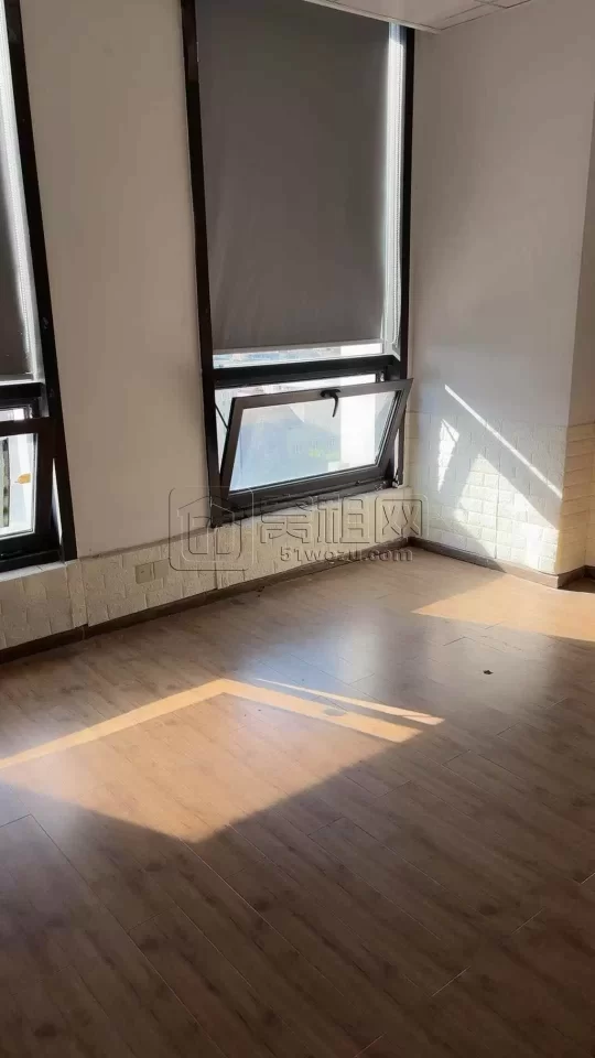 鄞州开元酒店对面天润大厦80平办公室出租