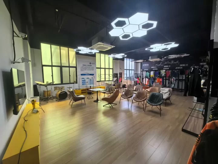 宁波集士港写字楼出租城西新天地1600平实用4000平，折算单价0.68元