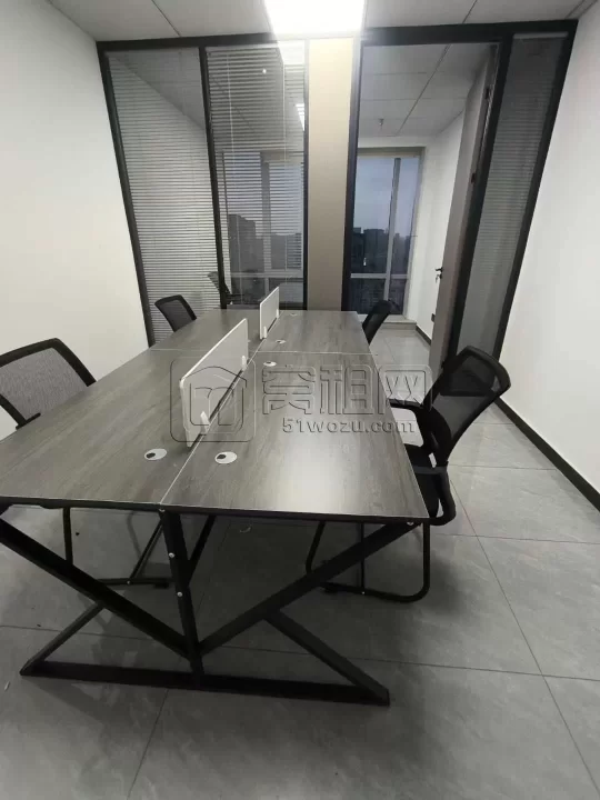 鄞州商会北楼70平米办公室出租2650元，朝东带家具