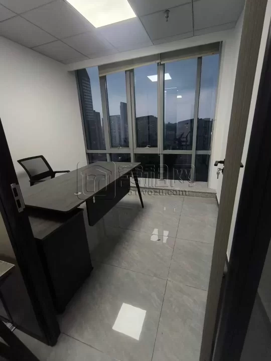 鄞州商会北楼70平米办公室出租2650元，朝东带家具