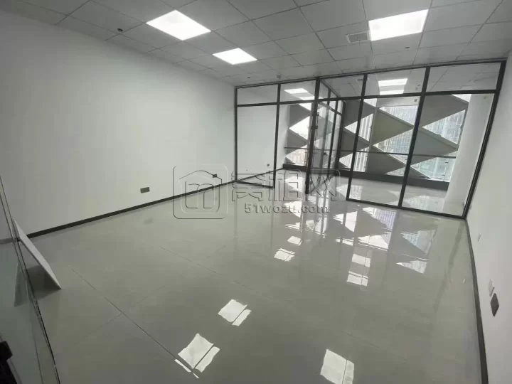 南部商务区南洋大厦出租76平，室内2隔间，地砖新装修，月租金2999元