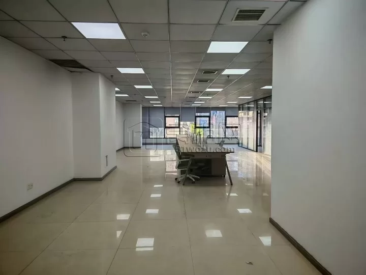 南部商务区水街美豪大厦有3个直播间办公室出租335平，东南双面采光，4隔间，单价1.5元