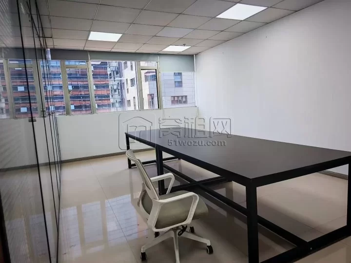 南部商务区水街美豪大厦有3个直播间办公室出租335平，东南双面采光，4隔间，单价1.5元