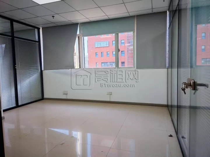 南部商务区水街美豪大厦有3个直播间办公室出租335平，东南双面采光，4隔间，单价1.5元