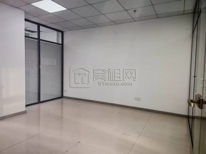 南部商务区水街美豪大厦有3个直播间办公室出租335平，东南双面采光，4隔间，单价1.5元