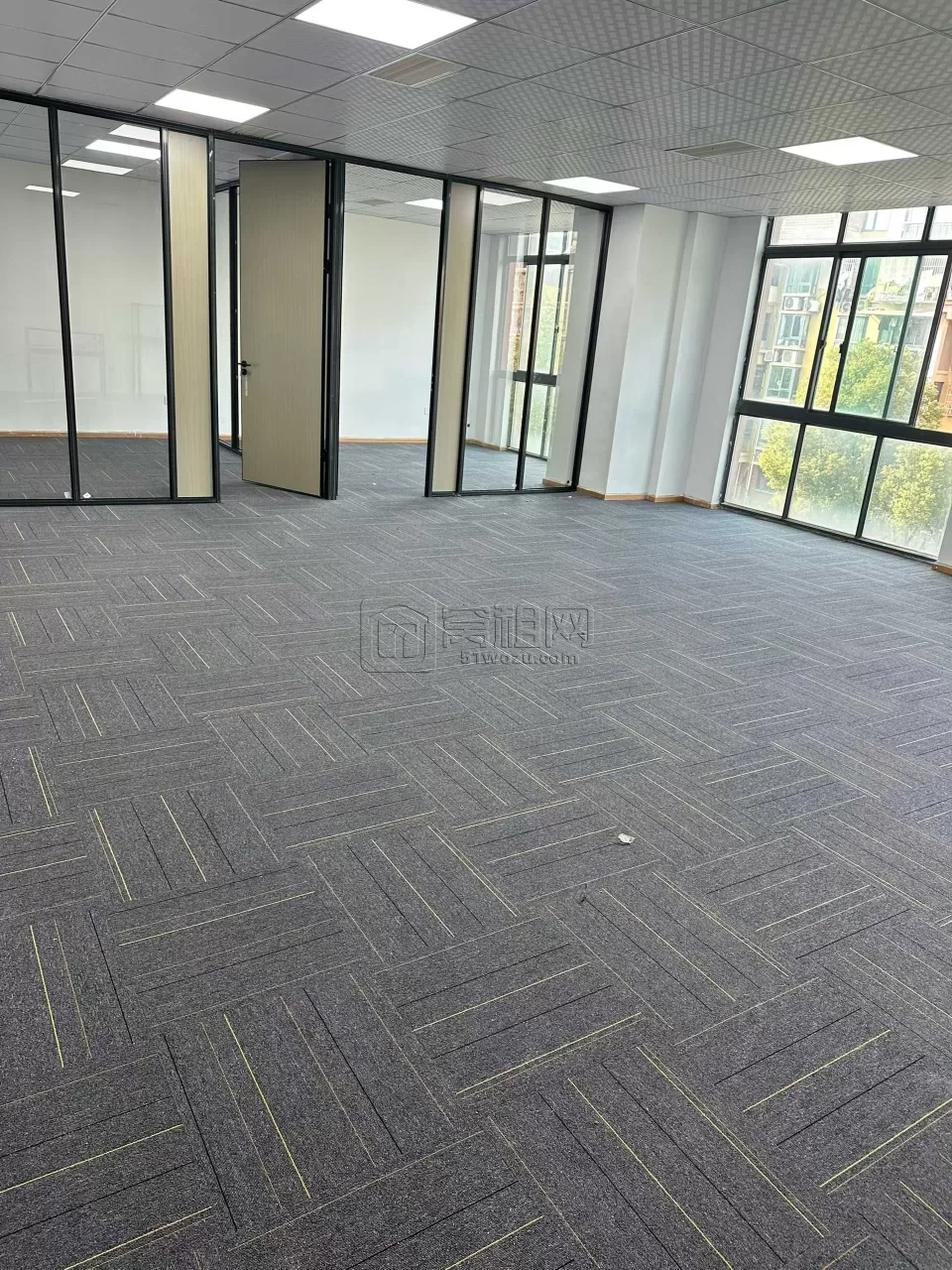 宁波海曙区集士港森祥大厦写字楼出租120平、带俩隔间