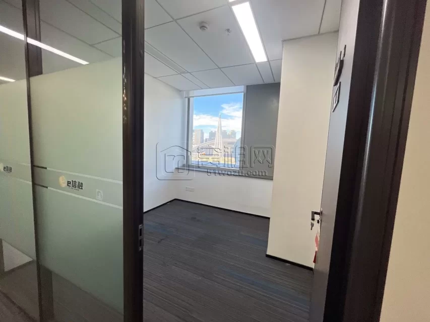 东部新城通商银行隔壁国贸中心大厦748平米办公室精装修高楼层出租