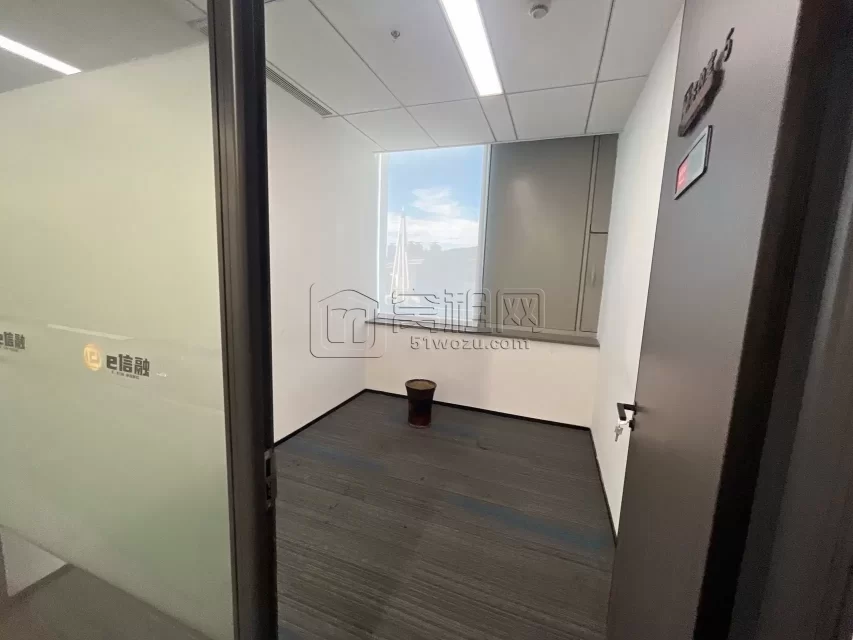 东部新城通商银行隔壁国贸中心大厦748平米办公室精装修高楼层出租