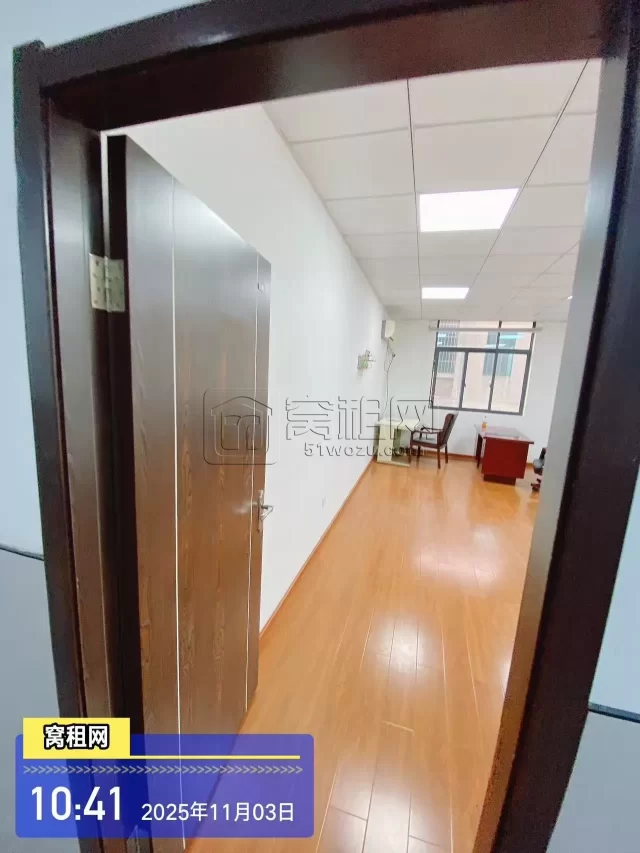 集士港奥特莱斯隔壁天一大楼办公室55平米1200元出租