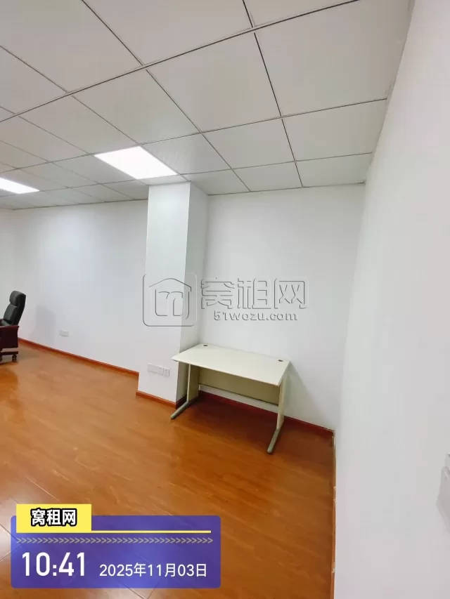 集士港奥特莱斯隔壁天一大楼办公室55平米1200元出租