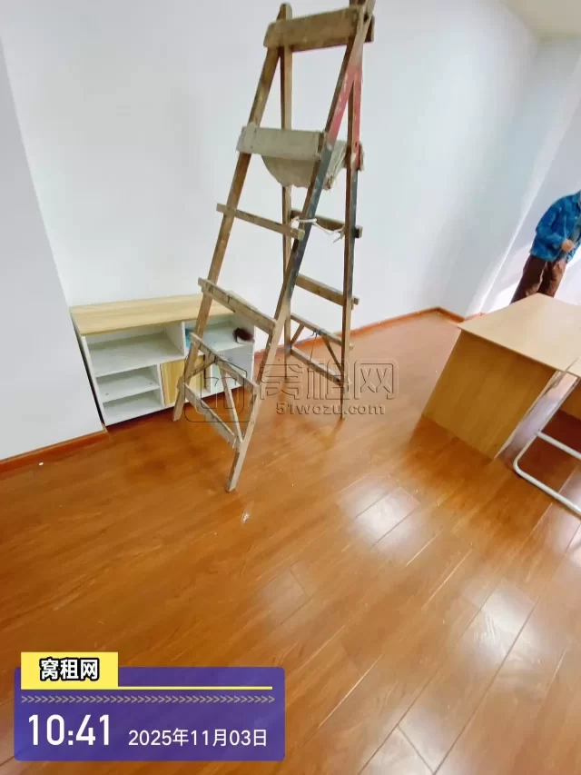 宁波奥特莱斯广场50米天一大楼58平米写字楼租赁1250元/月