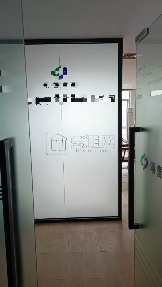 明州商务楼95平方朝南，两个小隔间，可带家具，3500元/月，招租