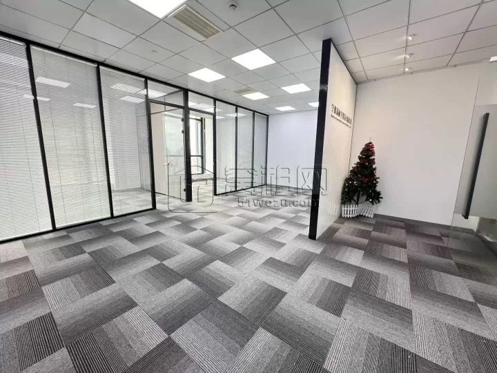 大海大厦 高端品质办公室120平两隔间➕储藏室一间 朝东 户型方正