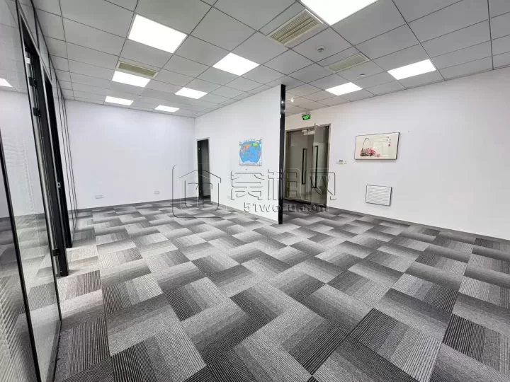 大海大厦 高端品质办公室120平两隔间➕储藏室一间 朝东 户型方正